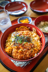 カツ丼　日本の丼もの