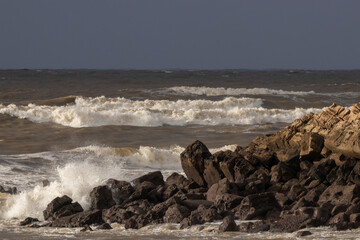 Fototapeta na wymiar waves in the cantabrian sea on the coast of vizcaya a cloudy day