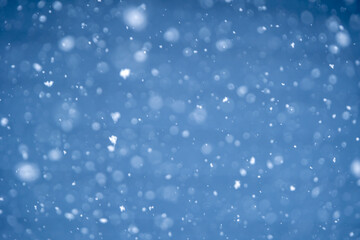 降雪　降っている雪のイメージ