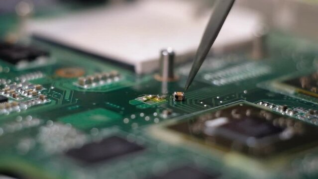 The shortage of semiconductors in the world. The crisis of the automotive industry due to disruptions in the supply of microchips. Problems with the supply of microchips in the US.