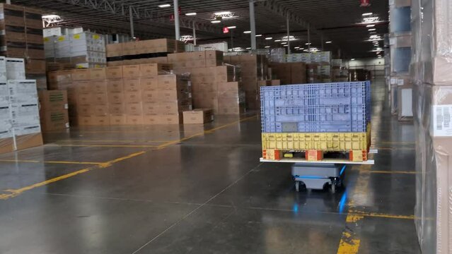 MIR
Mobile industrial robot navigatin autonomously inside a factory in Mexico
It is a cobot or colaborative robot