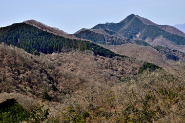 道志山塊の大丸より倉岳山を望む
道志山塊　大丸より左から舟山、鳥屋山、倉岳山
