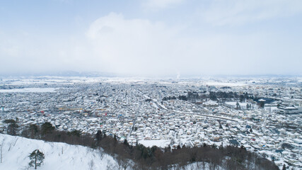 《福島県》冬の会津若松の街並みの空撮