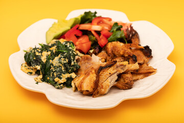 grilled chicken with egg and spinach, fresh salad