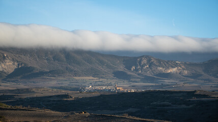 efecto Foehn, nubes cayendo por la montaña