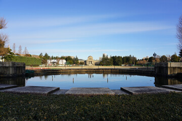 Fototapeta premium 晴れ渡った神宮外苑絵画館（東京都新宿区霞ヶ丘町）