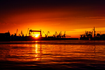 Fototapeta na wymiar Sunset in seaport