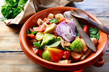 Toskanischer Tomaten-Brotsalat