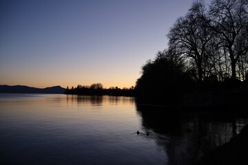 Fototapeta na wymiar Coucher de soleil sur le lac Léman, commune de Morges, canton de Vaud, Suisse