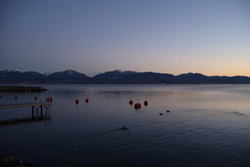 Coucher de soleil sur le lac Léman, commune de Morges, canton de Vaud, Suisse