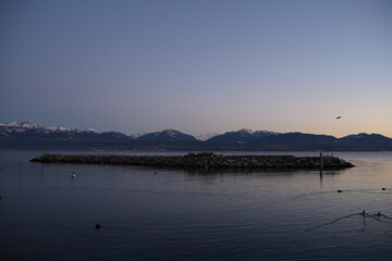 Fototapeta premium Coucher de soleil sur le lac Léman, commune de Morges, canton de Vaud, Suisse