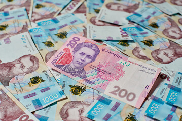 Banknote of 200 hryvnia. Comparison of exchange rates.