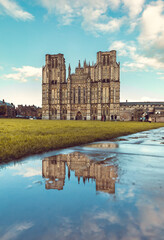 Obraz premium Wells Cathedral reflected in a puddle. Somerset, UK