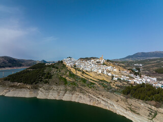 vista del municipio de Iznájar en la provincia de Córdoba, España