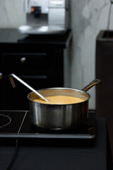 sauce preparation process of Suquet de Peix soup with potatoes