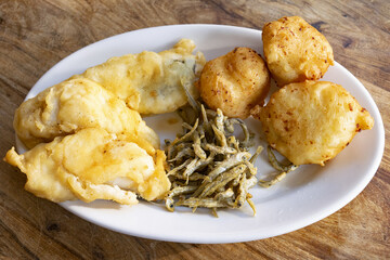 mixed fried fish