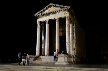 Obraz premium he Ancient Roman Temple of Augustus in a Square of Pula, Croatia, at Night. A Well Preserved Monument. Unique Architectural Style.