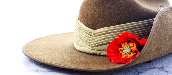ANZAC Day, April 25, army slouch hat on white marble table. Sized to fit popular social media and web banner placeholder. - obrazy, fototapety, plakaty