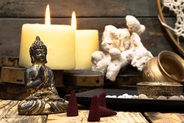 image with energy stones and aromatic candles to meditate, in silence, in the temple