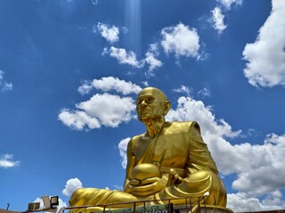 the biggest golden buddha statue in thailand.