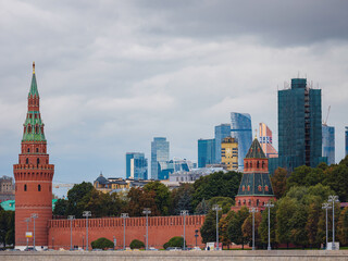 Obraz premium Beautiful view of Red Square with Moscow Kremlin and St. Basil's Cathedral in rainy summer. This is main tourist destination in Moscow. Beautiful panorama of heart of city.
