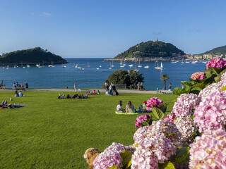Fototapeta premium San Sebastian, Basque Country, Spain, 07-09-2021. The gardens of the Miramar Palace are filled with people to enjoy the sun.
