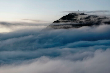 Obraz premium Lever de soleil en Cévennes, au-dessus d'Ispagnac