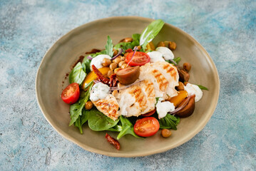 salad with chicken and vegetables