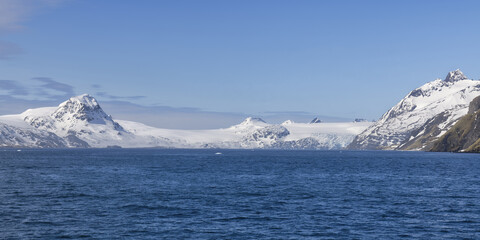Fototapeta na wymiar Snow covered mountains and glaciers, King Haakon Bay, South Georgia, South Georgia and the Sandwich Islands, Antarctica