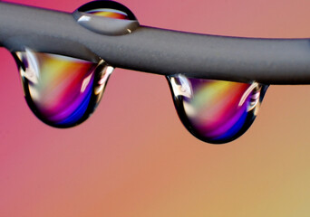 Tropfen mit Regenbogenfarben 1