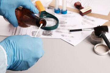 Expert collects DNA samples from bottle, police crime lab