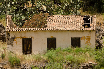 Fototapeta na wymiar Delerict house in the village of El Juncal. The Nublo Rural Park. Tejeda. Gran Canaria. Canary Islands. Spain.