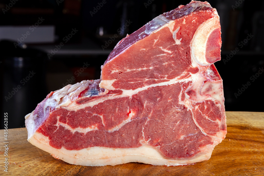 Poster t bone steak raw