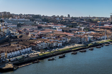Fototapeta na wymiar Vue sur Porto Villa Nova de Gaia depuis le Pont Dom-Luís I