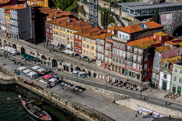 Fototapeta na wymiar Vue sur Porto Ribeira depuis le Pont Dom-Luís I