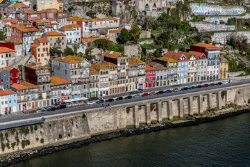 Fototapeta na wymiar Vue sur Porto Ribeira depuis le Pont Dom-Luís I