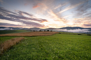 Landschaft mit beeindruckenden Himmel.