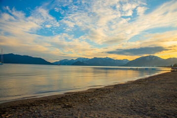 Obraz premium MARMARIS, TURKEY: View from Marmaris beach to the sea and mountains in the snow in winter.