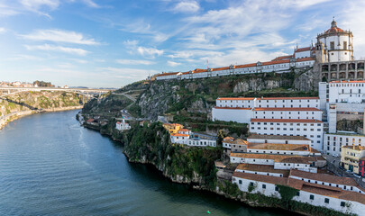Fototapeta na wymiar Panorama sur le mosteiro da serra do pilar depuis le Pont Dom-Luís I