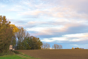 Obraz premium Raised blind in a idyllic autumn landscape
