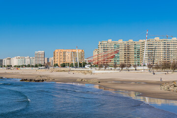 Plage et ville de Matosinhos à Porto