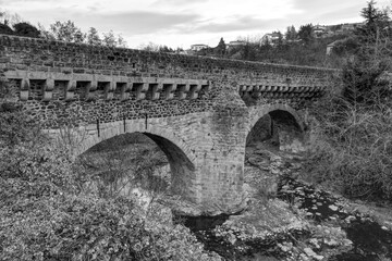 Le pont Louis XIII à Privas en Ardèche France - obrazy, fototapety, plakaty