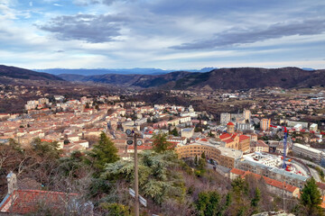 Fototapeta na wymiar Vue panoramique de Privas en Ardèche France