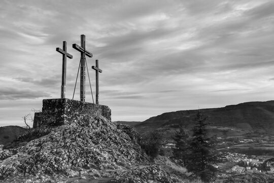 Les trois croix, site du Montoulon à Privas en Ardèche.