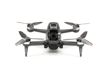 Fototapeta na wymiar FPV-Drohne freigestellt mit Schatten auf weißem Hintergrund