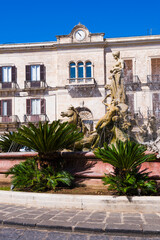 Fototapeta na wymiar Fountain of Artemis, Archimedes Square (Piazza Archimede), Ortigia (Ortygia), Syracuse (Siracusa), UNESCO World Heritage Site, Sicily, Italy, Europe