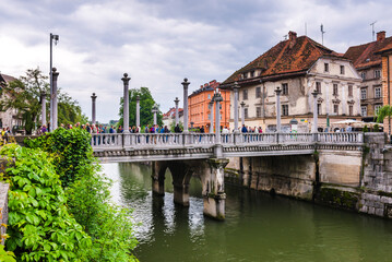 Fototapeta na wymiar Cobblers Bridge across the Ljubljanica River, Ljubljana, Slovenia, Europe