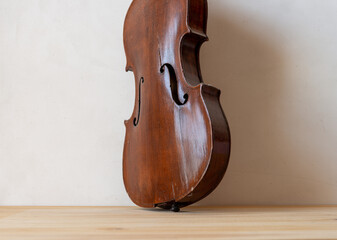 malfunctioning or soundless violin on wooden surface