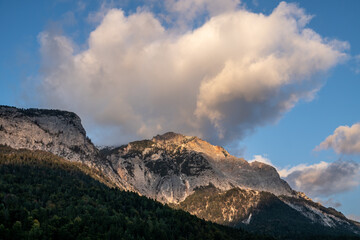 Berg mit Wolken