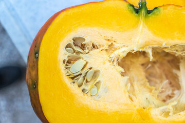 K&uuml;rbis aufgeschnitten